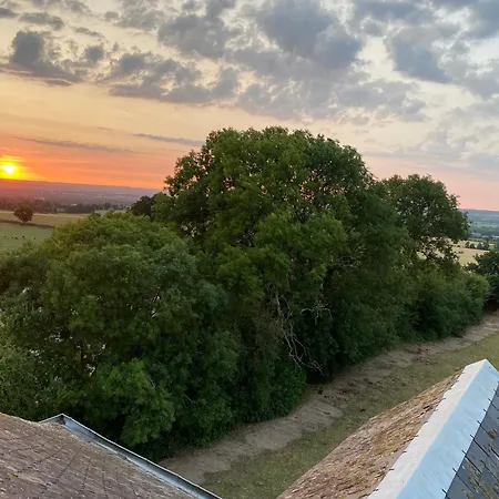 Chateau De La Robiniere Homestay