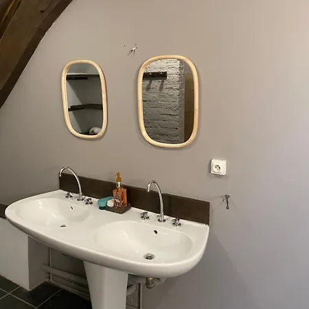 Chateau De La Robiniere Homestay