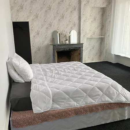 Chateau De La Robiniere Minimun 2 Nuitees Homestay Saint-Cyr-en-Pail