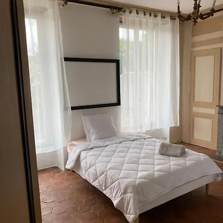 Homestay Chateau De La Robiniere Saint-Cyr-en-Pail