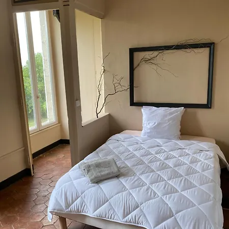 Chateau De La Robiniere Homestay *